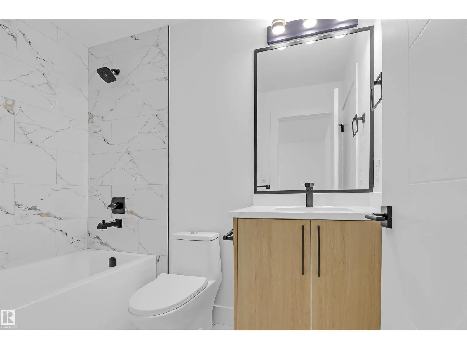 15043 15 ST NW