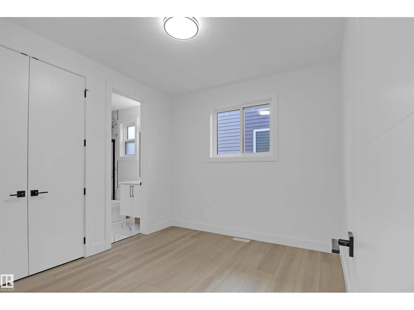 15043 15 ST NW
