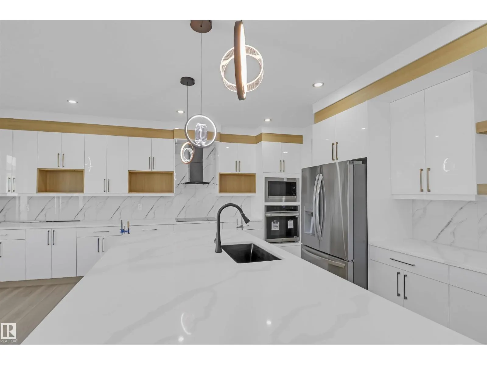 15043 15 ST NW