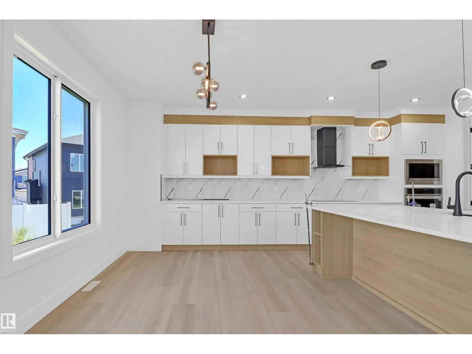 15043 15 ST NW