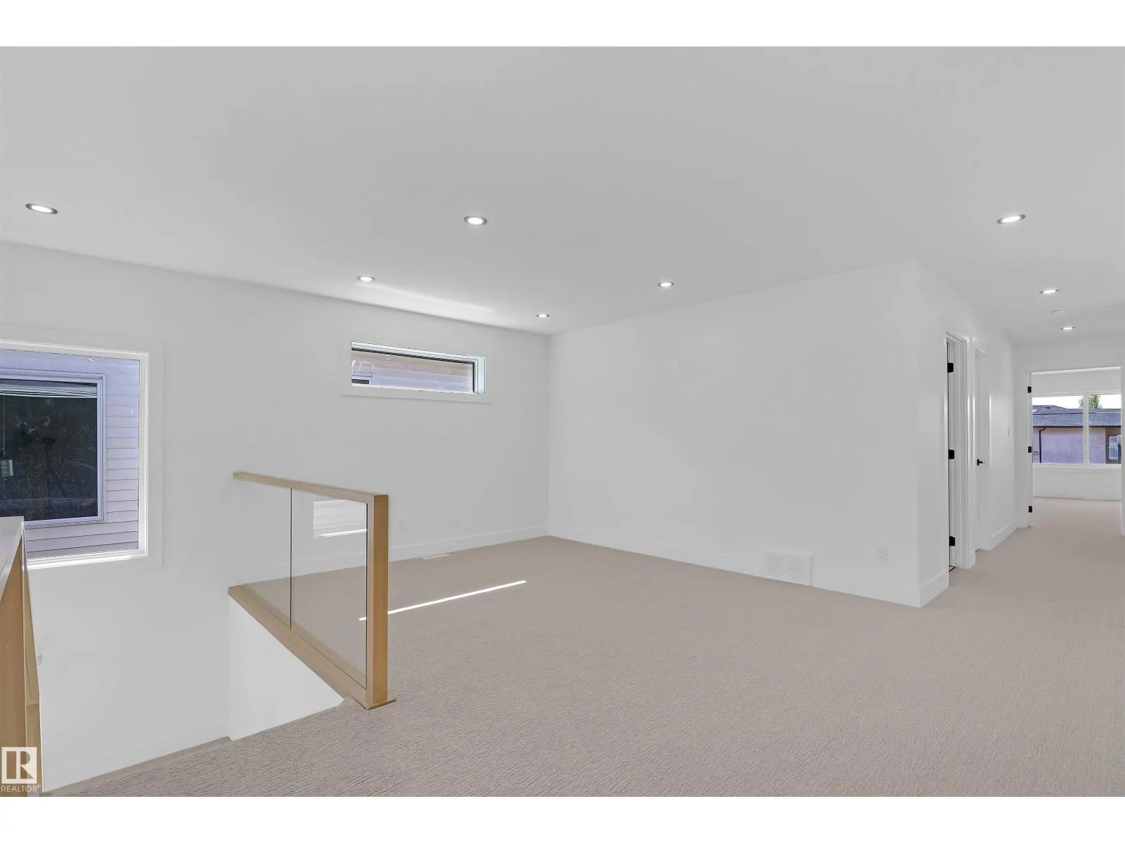 15043 15 ST NW