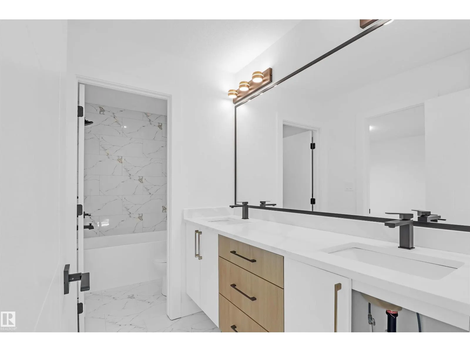 15043 15 ST NW