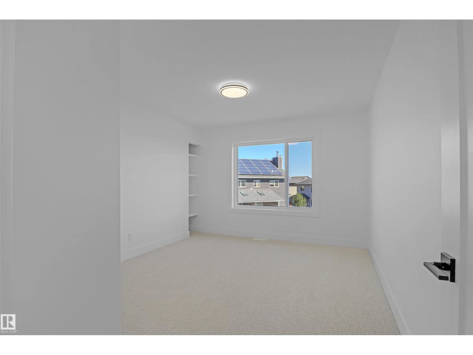 1504 151 AV NW