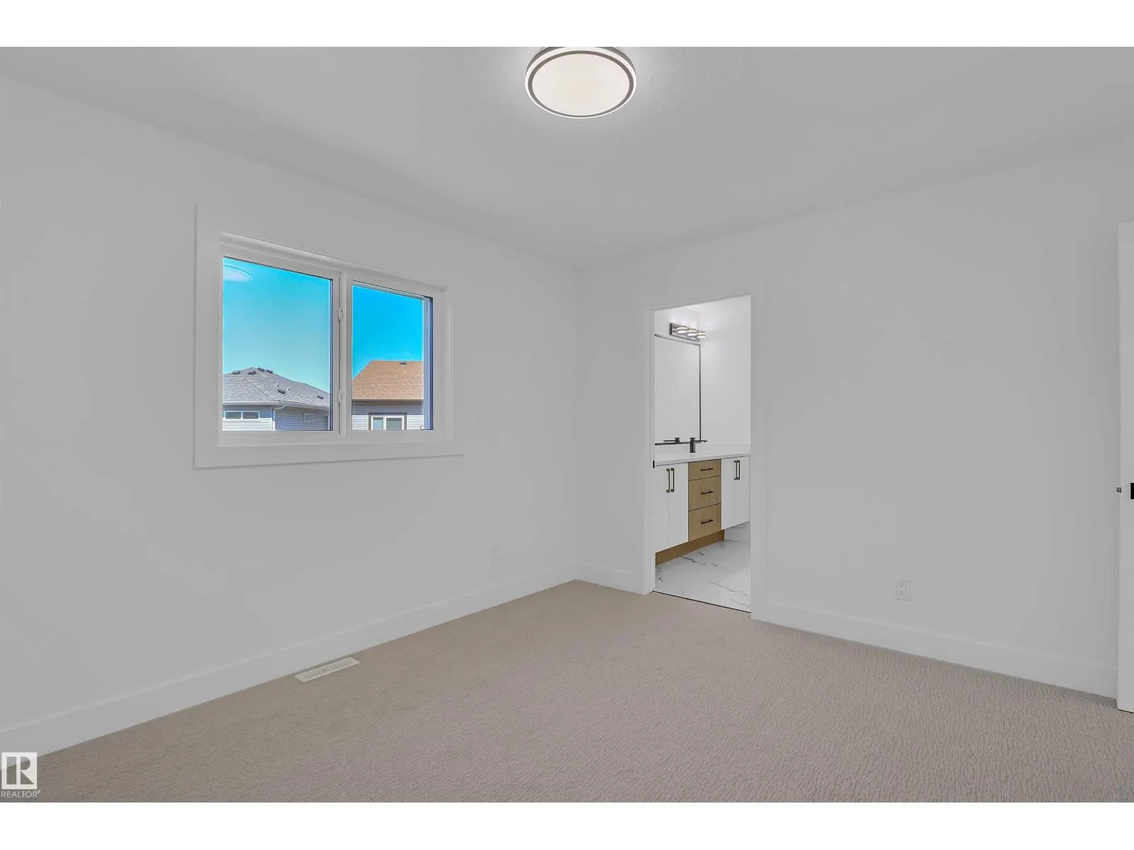 1504 151 AV NW