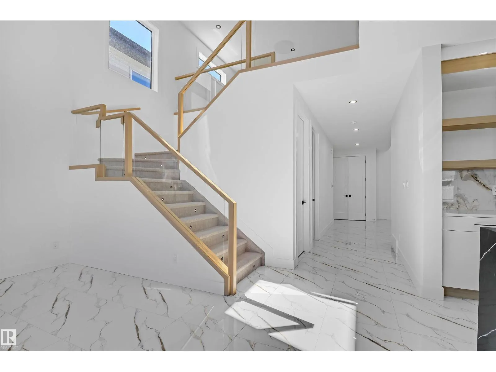 1504 151 AV NW