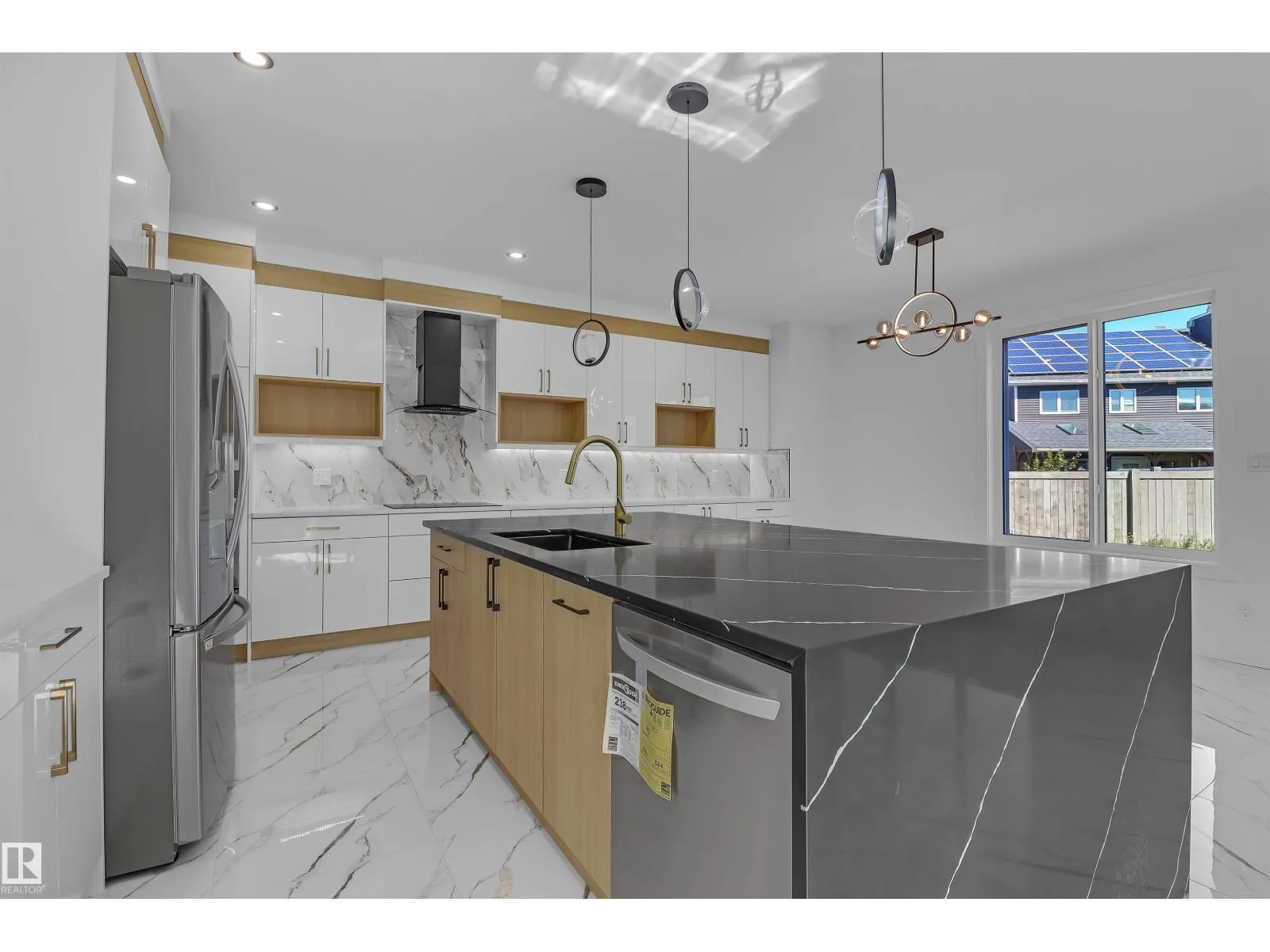 1504 151 AV NW