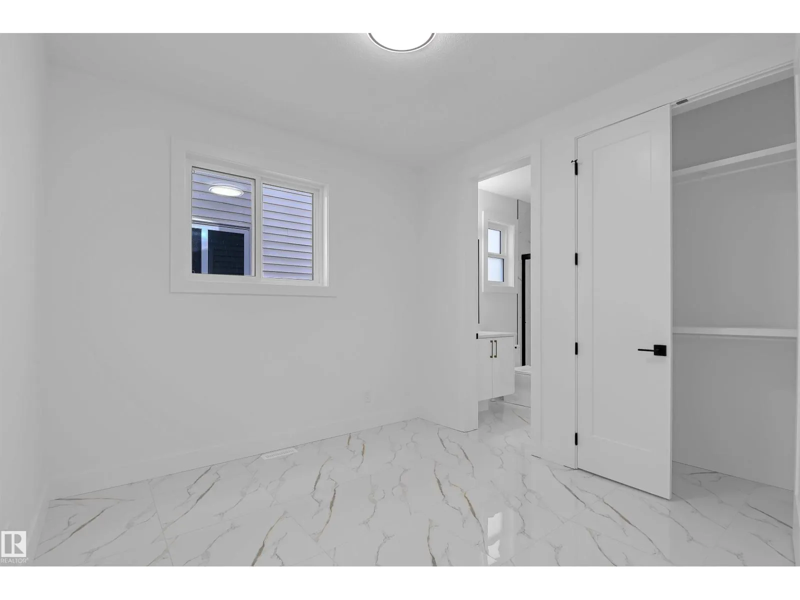 1504 151 AV NW