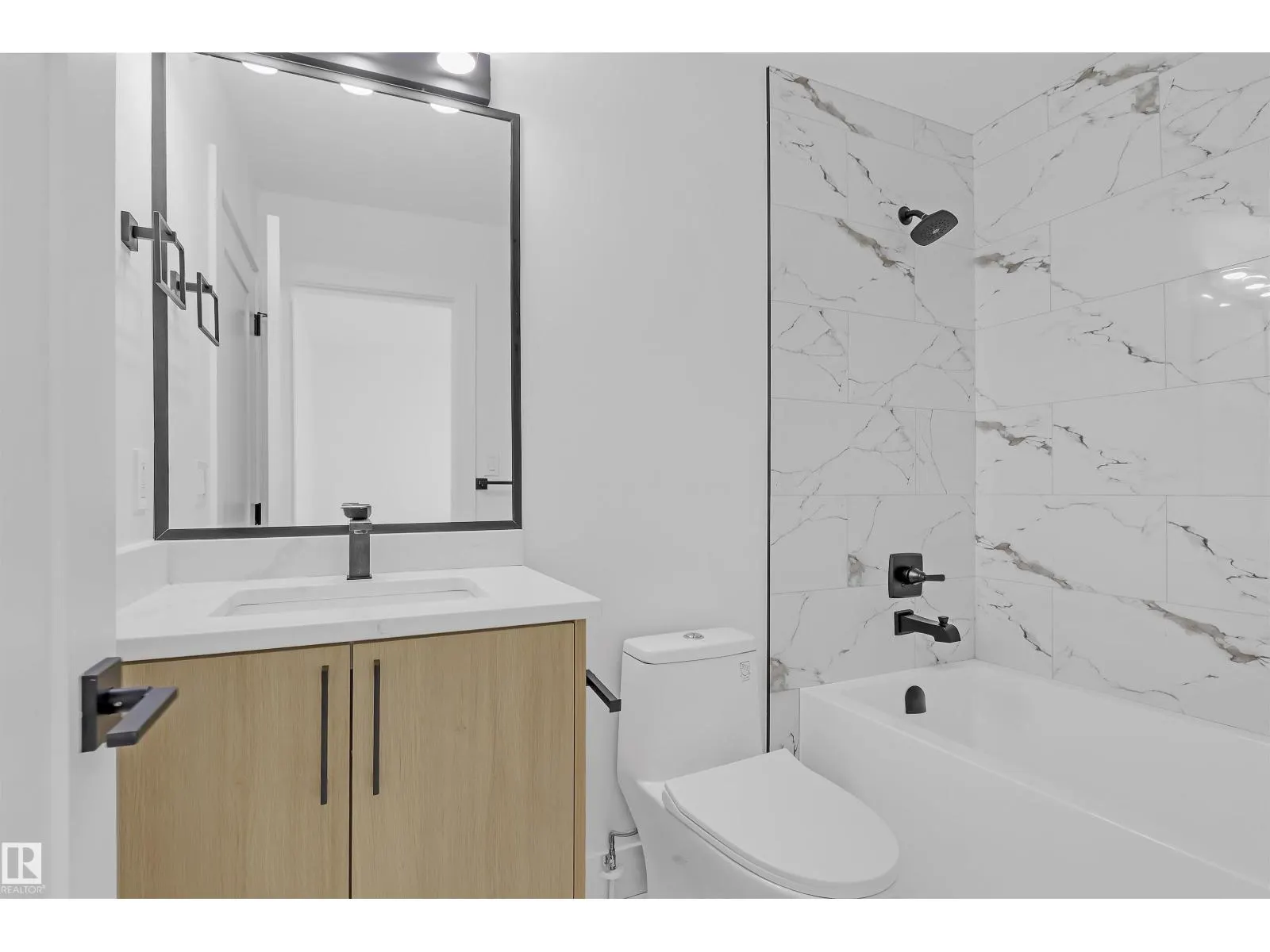1504 151 AV NW