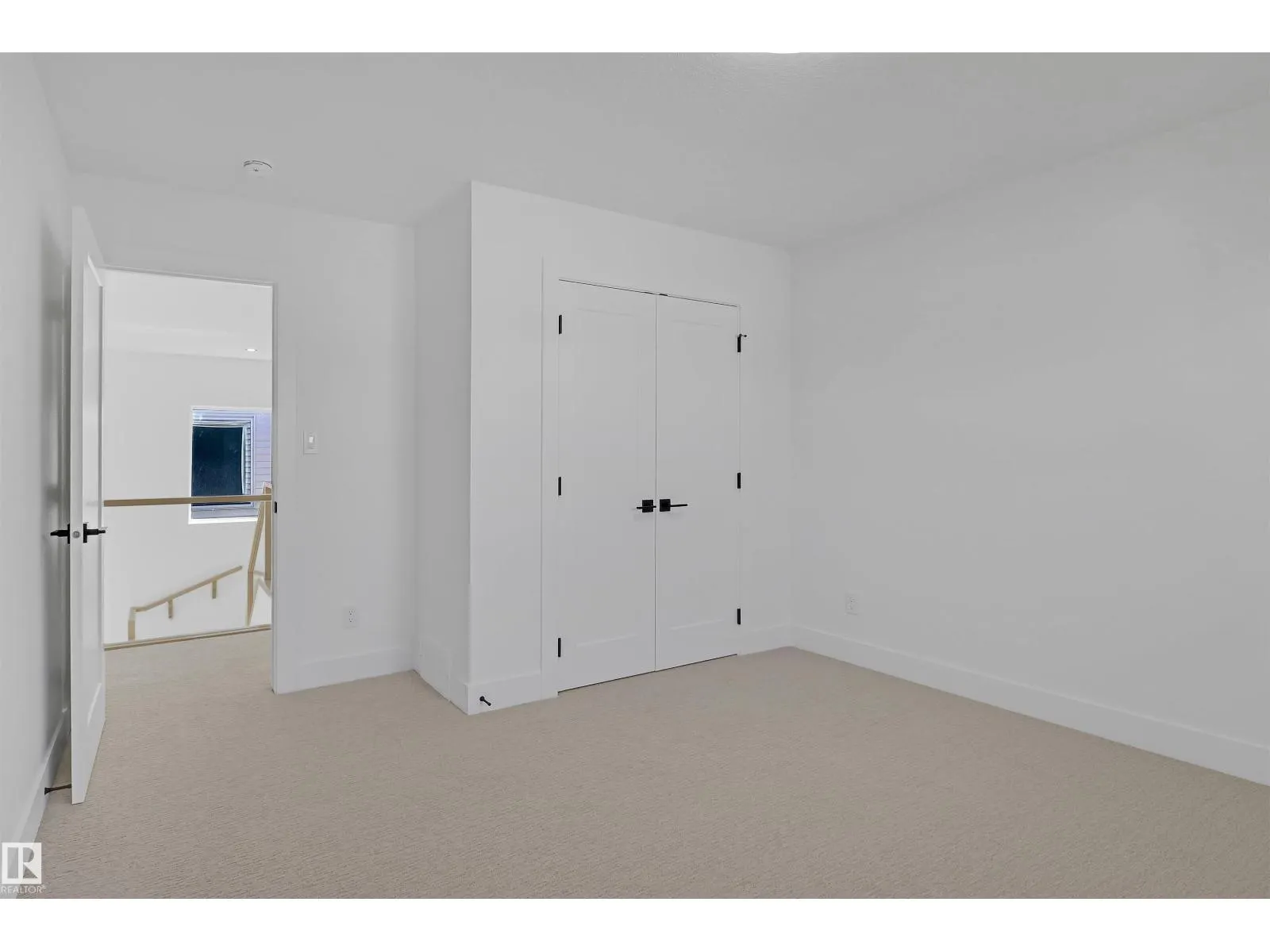 1504 151 AV NW