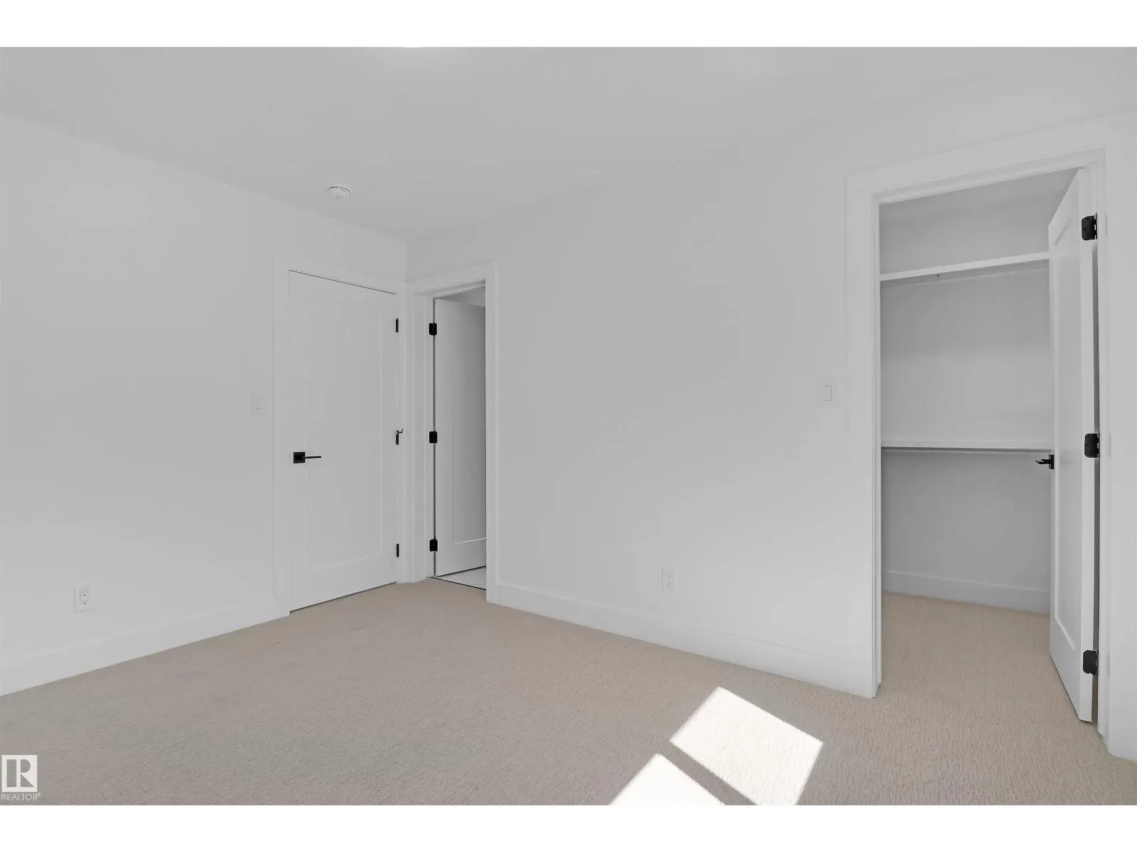 1504 151 AV NW
