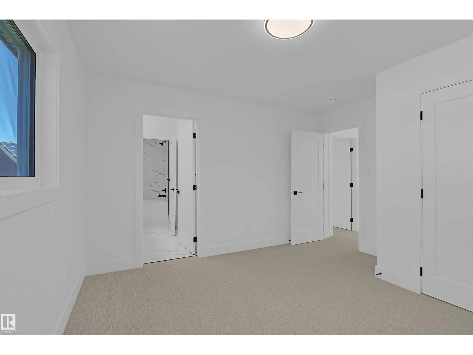 1504 151 AV NW