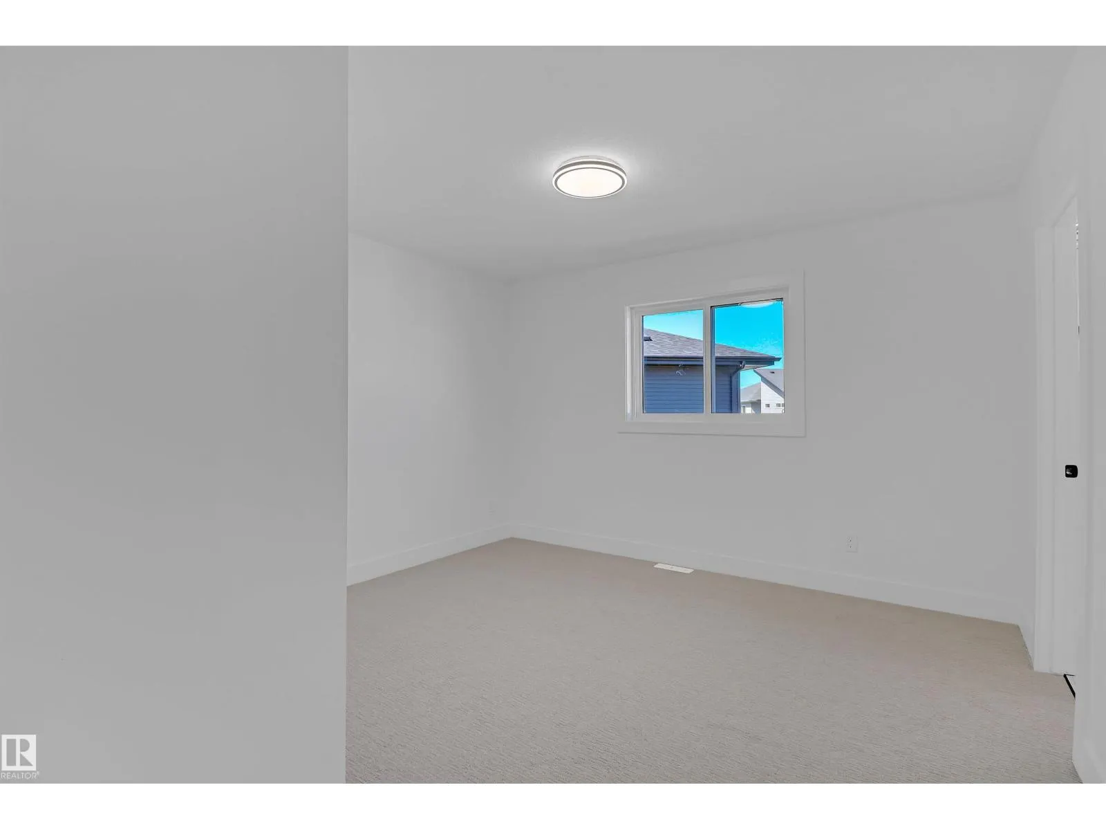 1504 151 AV NW