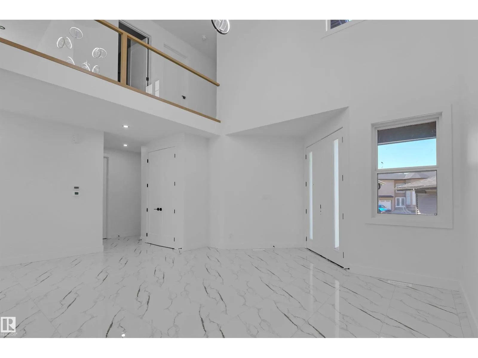1504 151 AV NW
