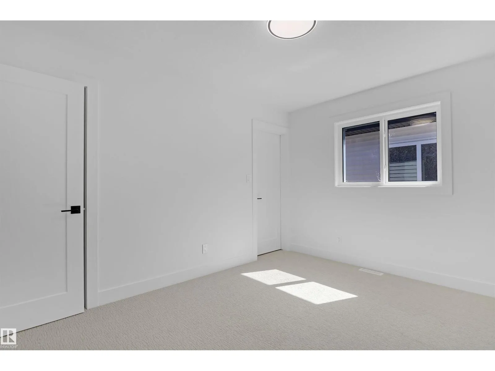 1504 151 AV NW