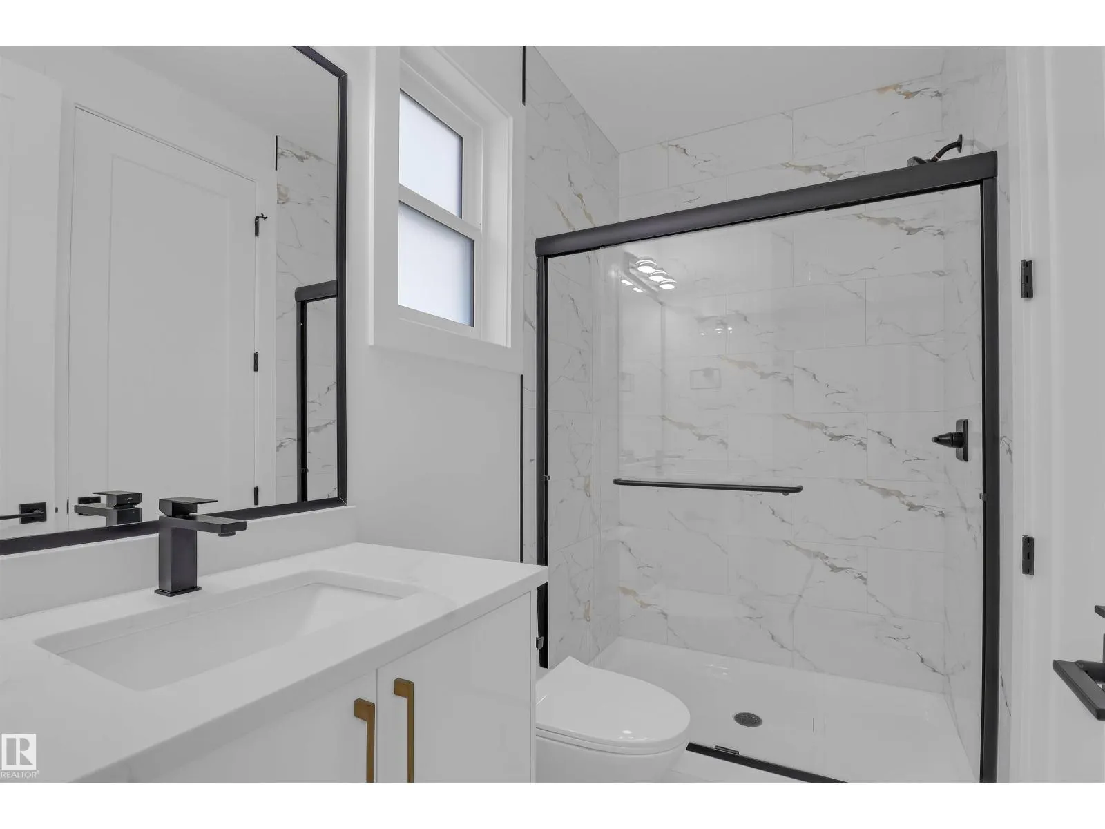 1504 151 AV NW