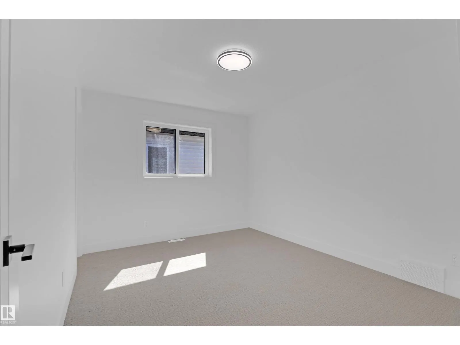1504 151 AV NW