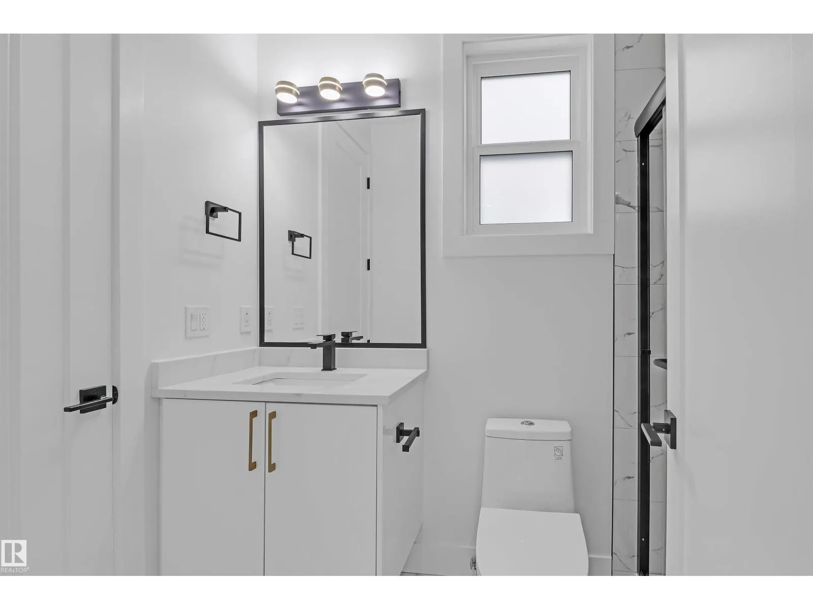 1504 151 AV NW