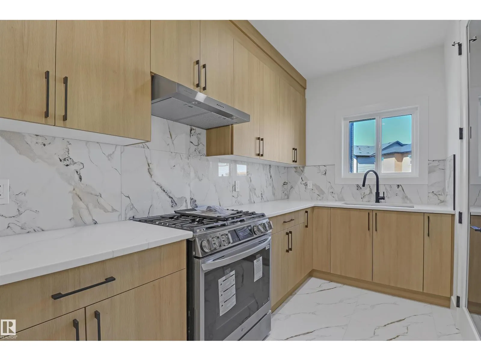 1504 151 AV NW