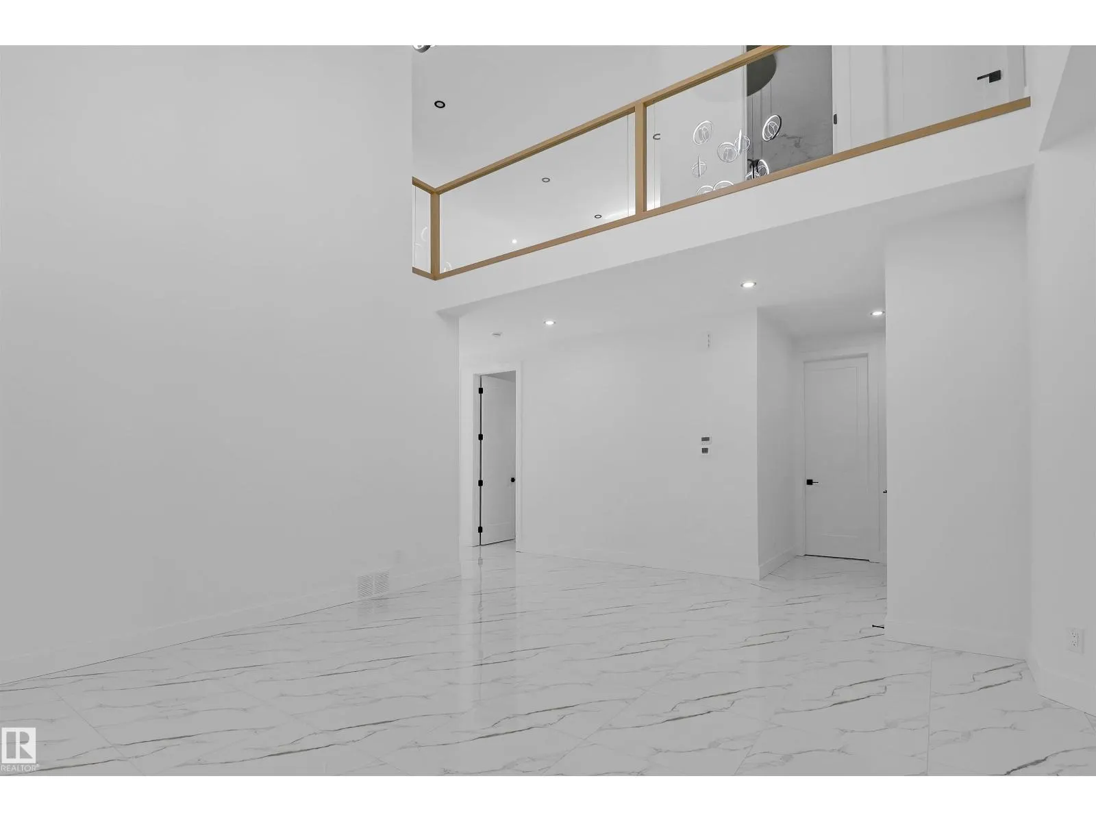 1504 151 AV NW