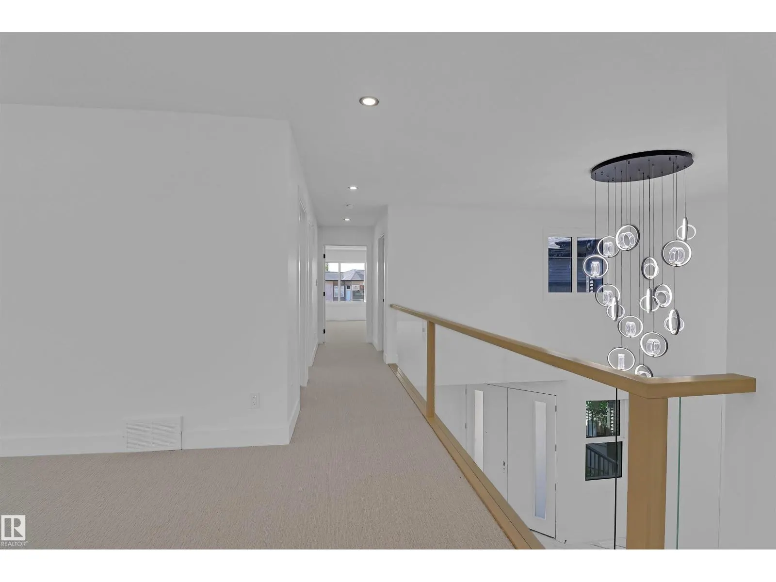 1504 151 AV NW