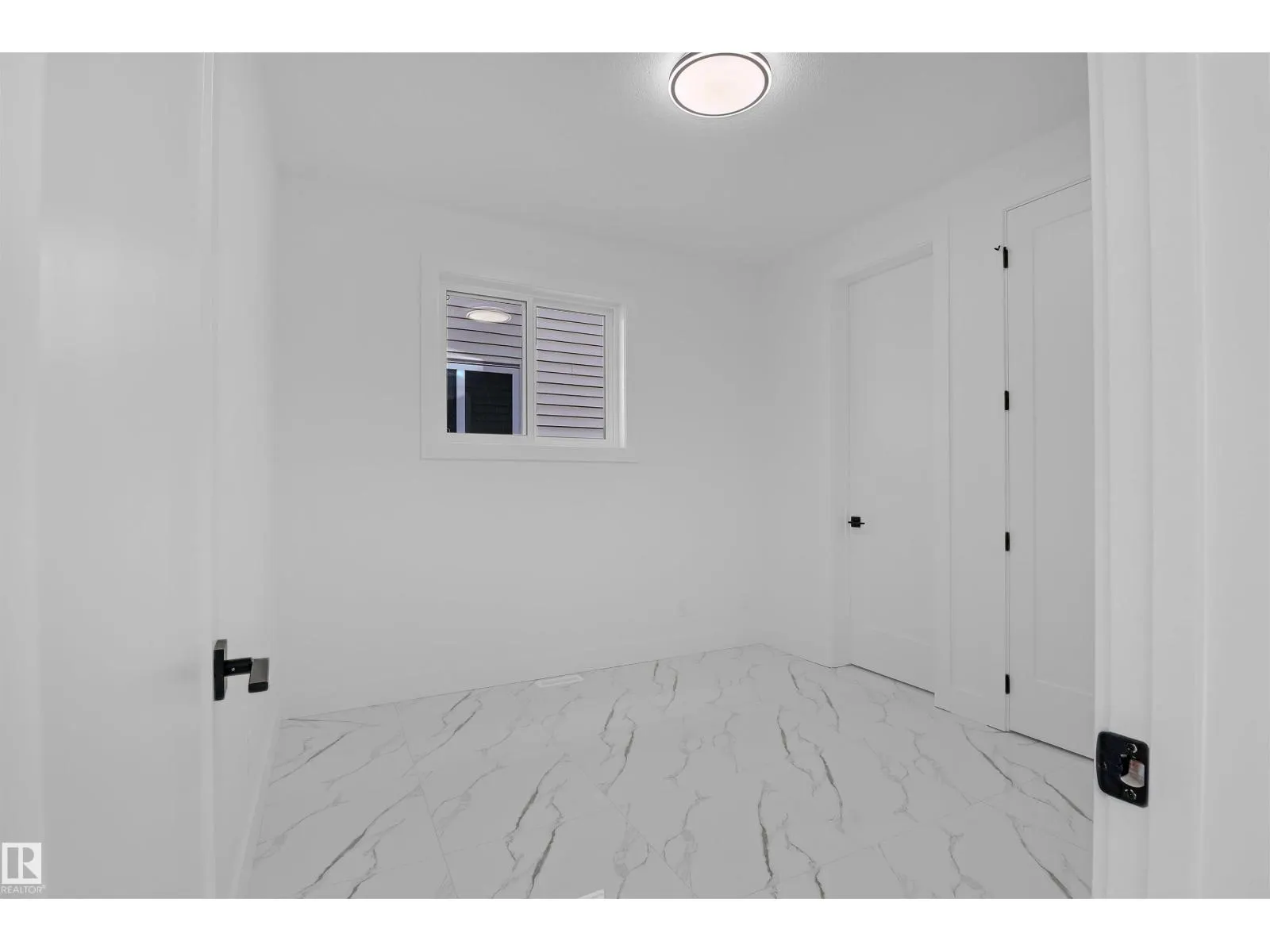 1504 151 AV NW