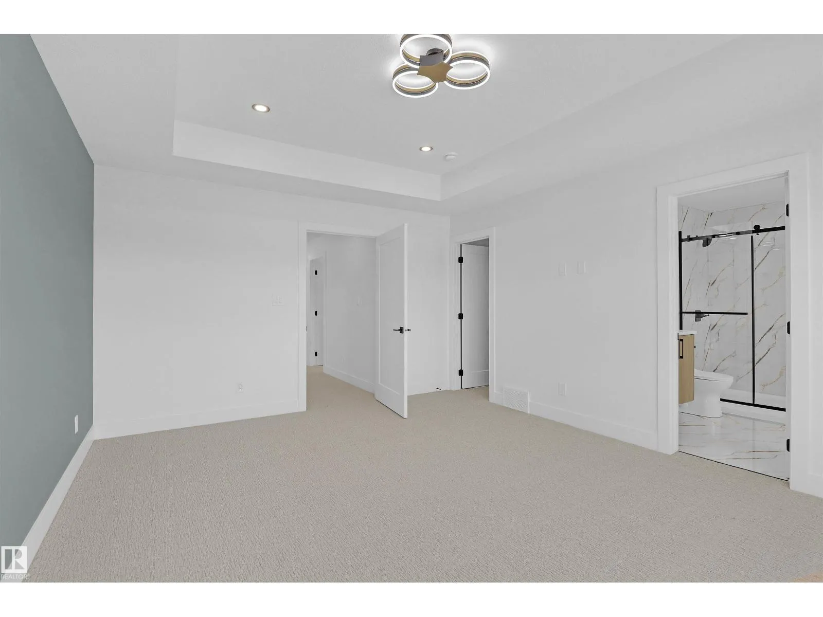 1504 151 AV NW