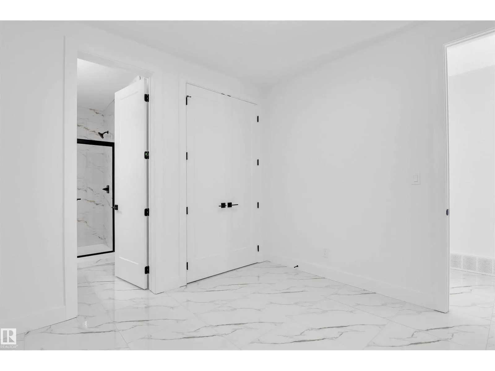 1504 151 AV NW