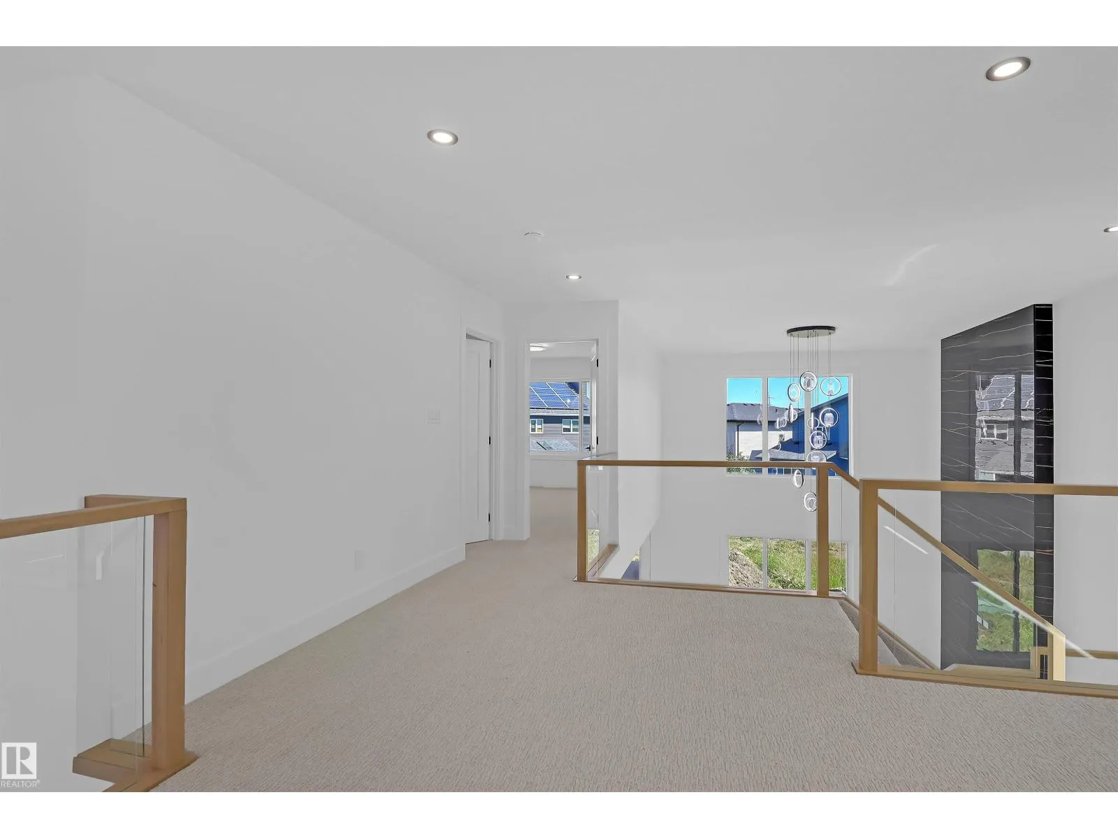 1504 151 AV NW