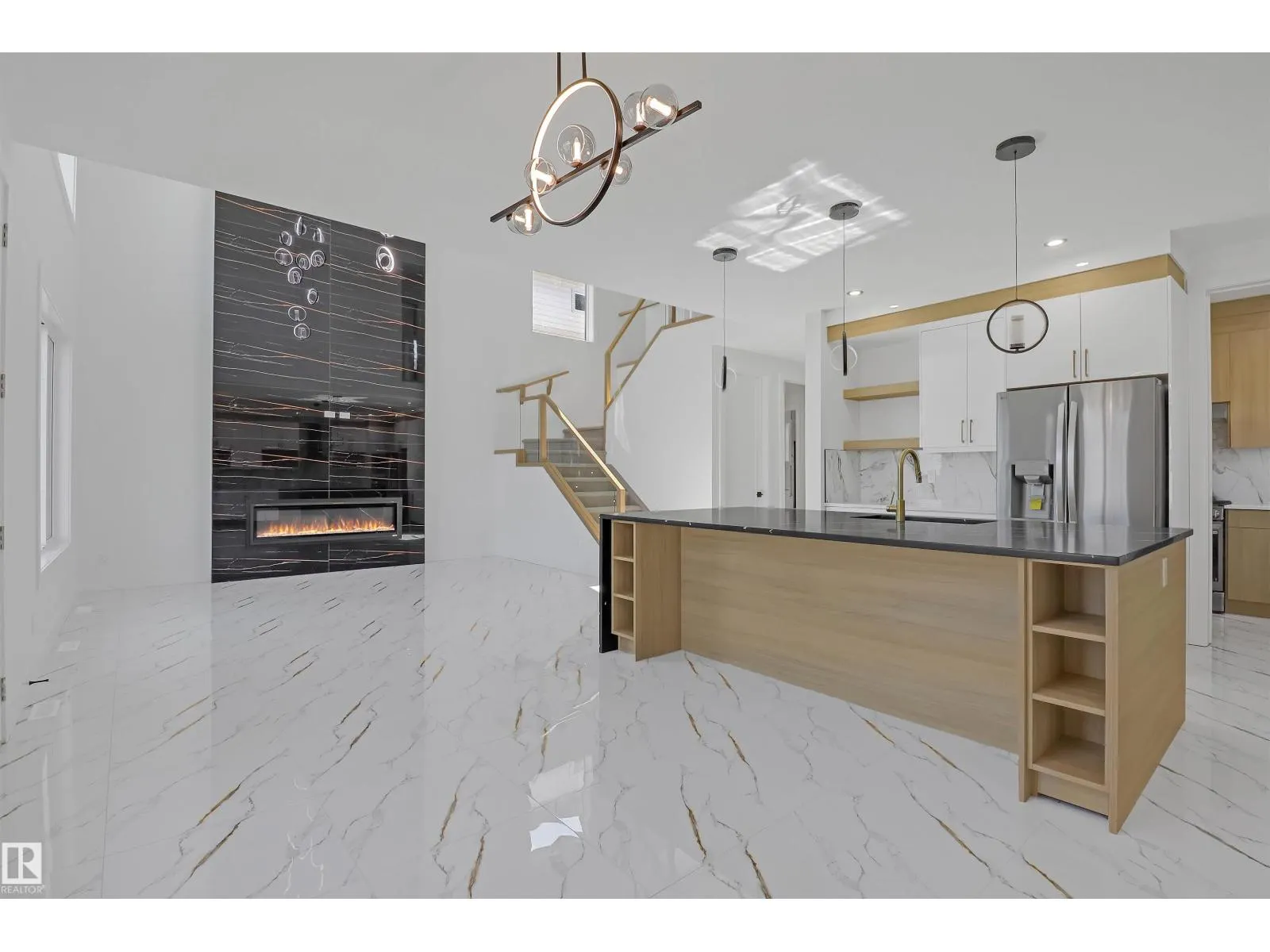 1504 151 AV NW