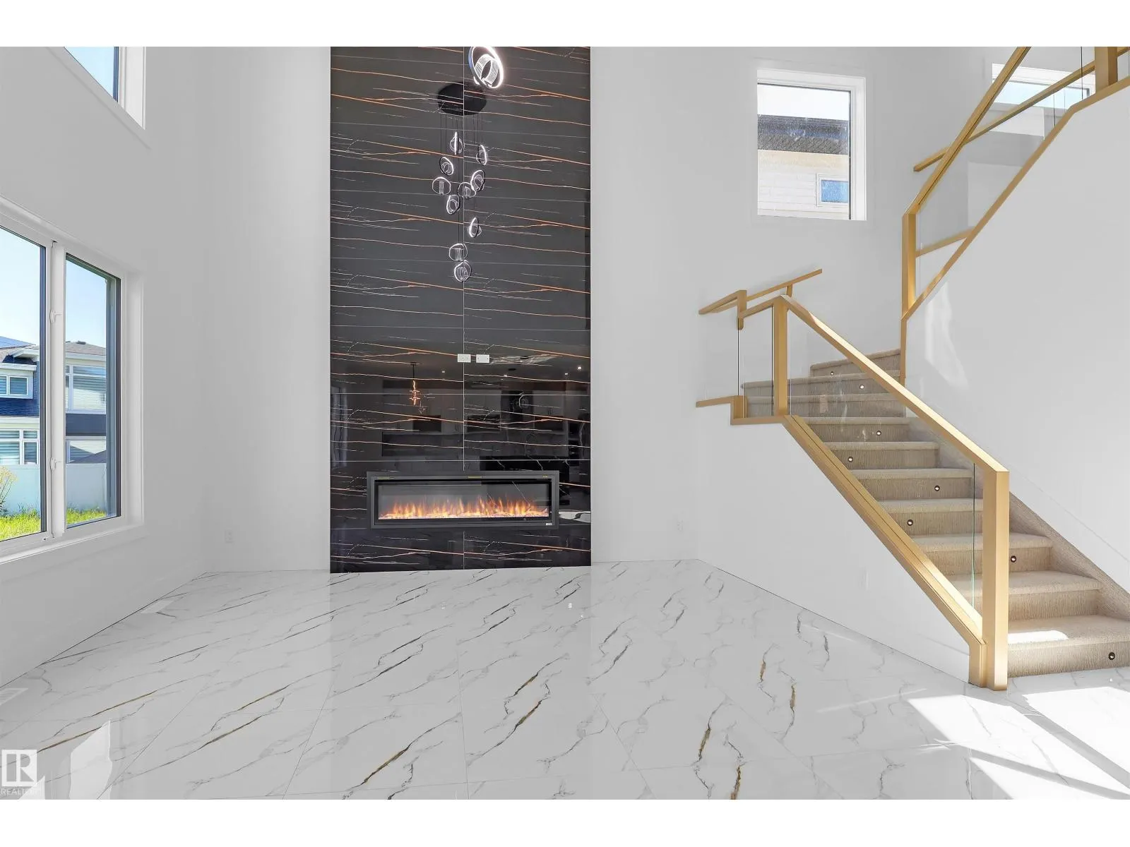 1504 151 AV NW