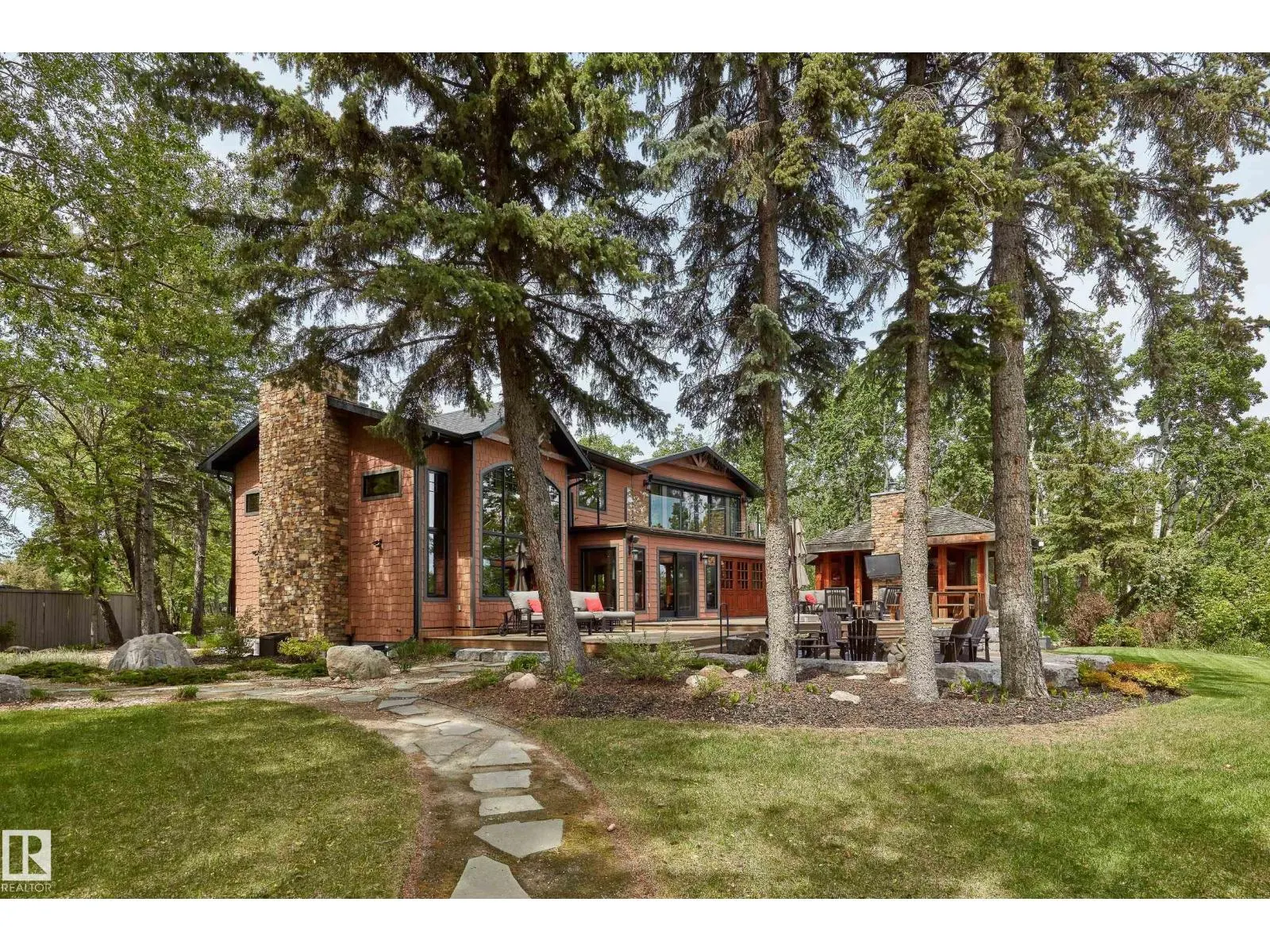 5 DONSDALE CR NW
