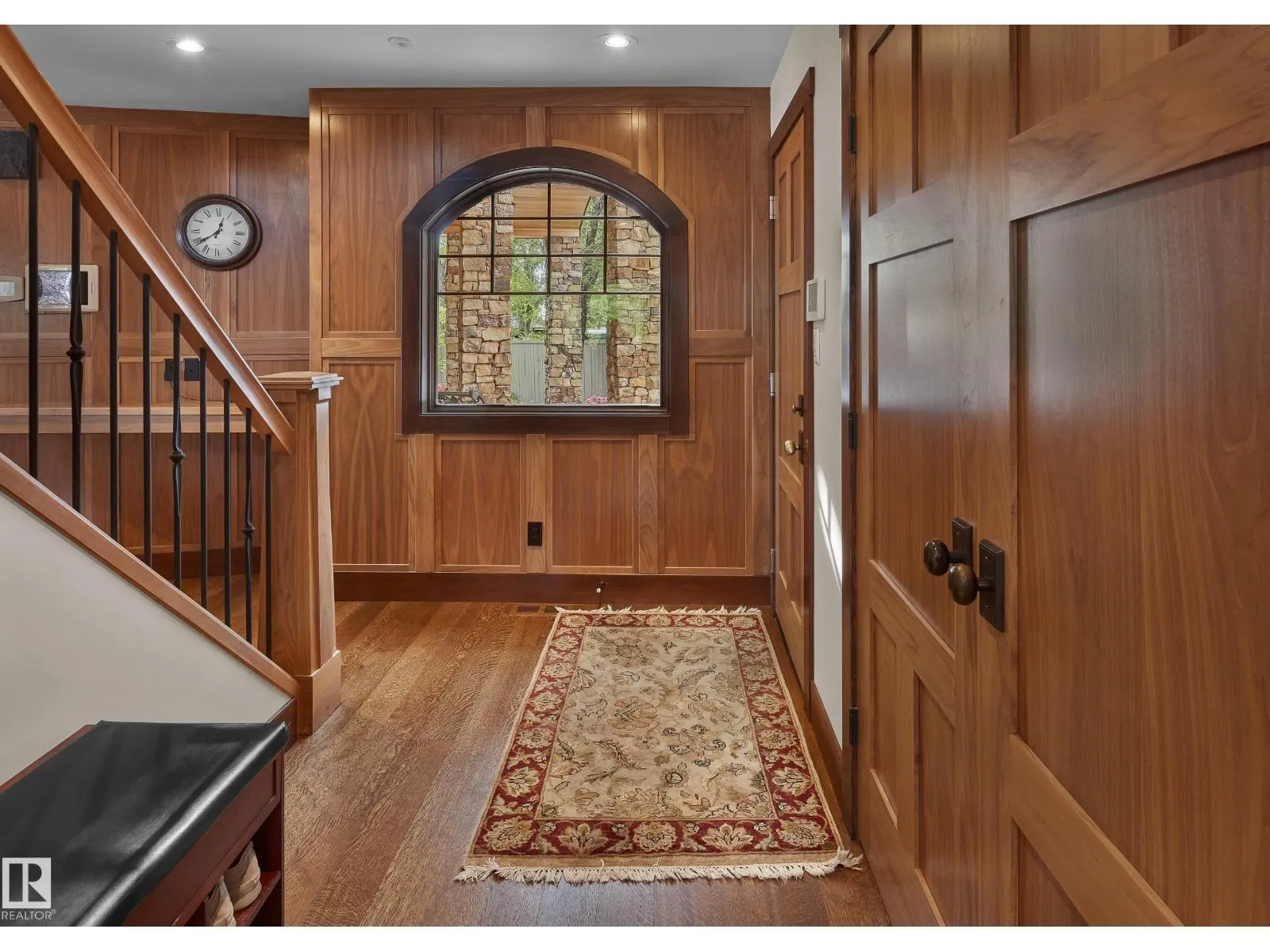 5 DONSDALE CR NW