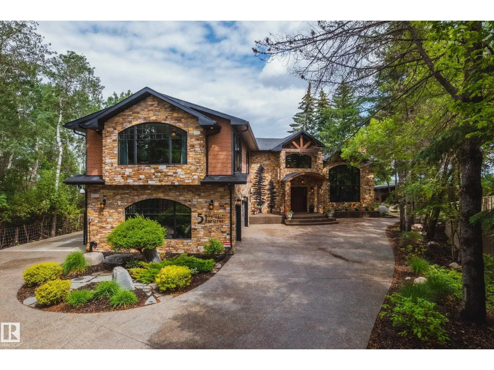 5 DONSDALE CR NW