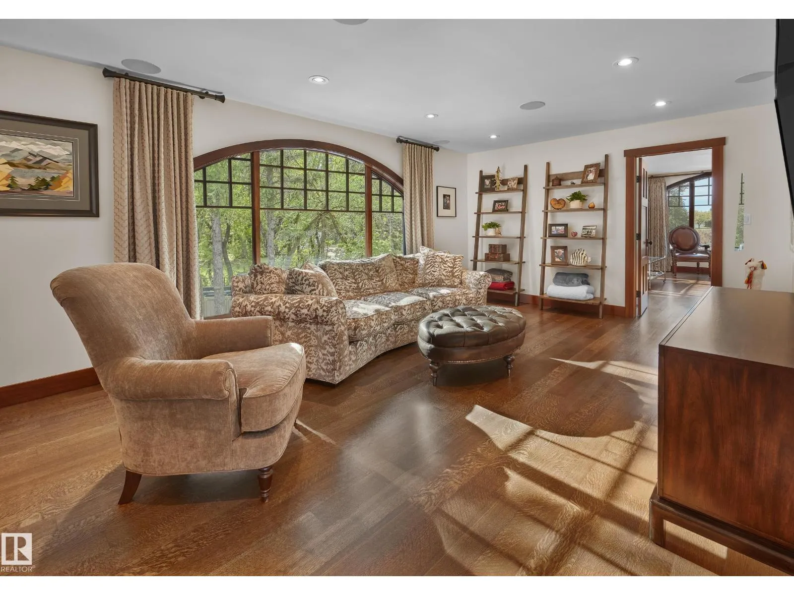 5 DONSDALE CR NW