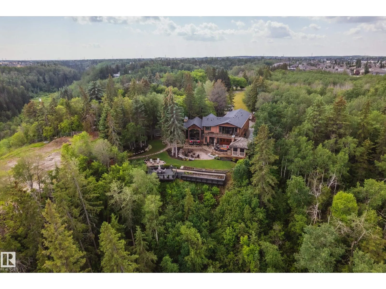 5 DONSDALE CR NW