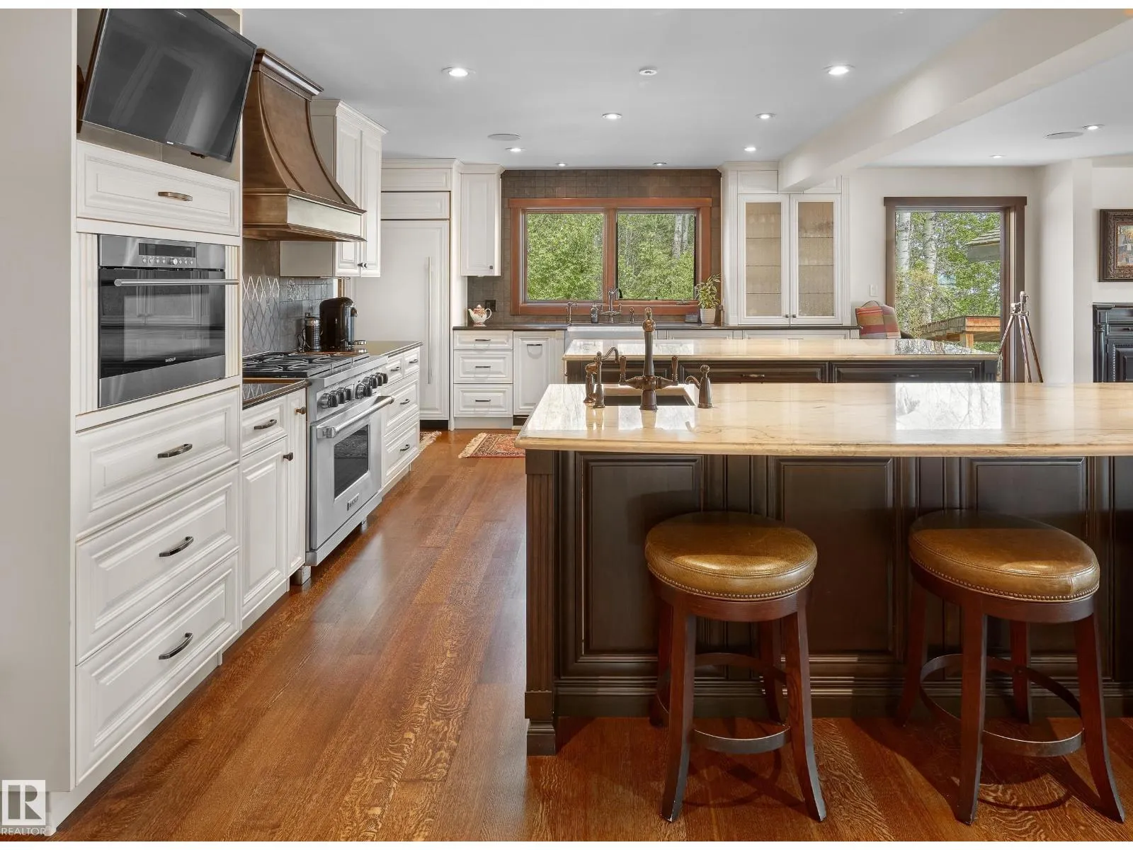5 DONSDALE CR NW