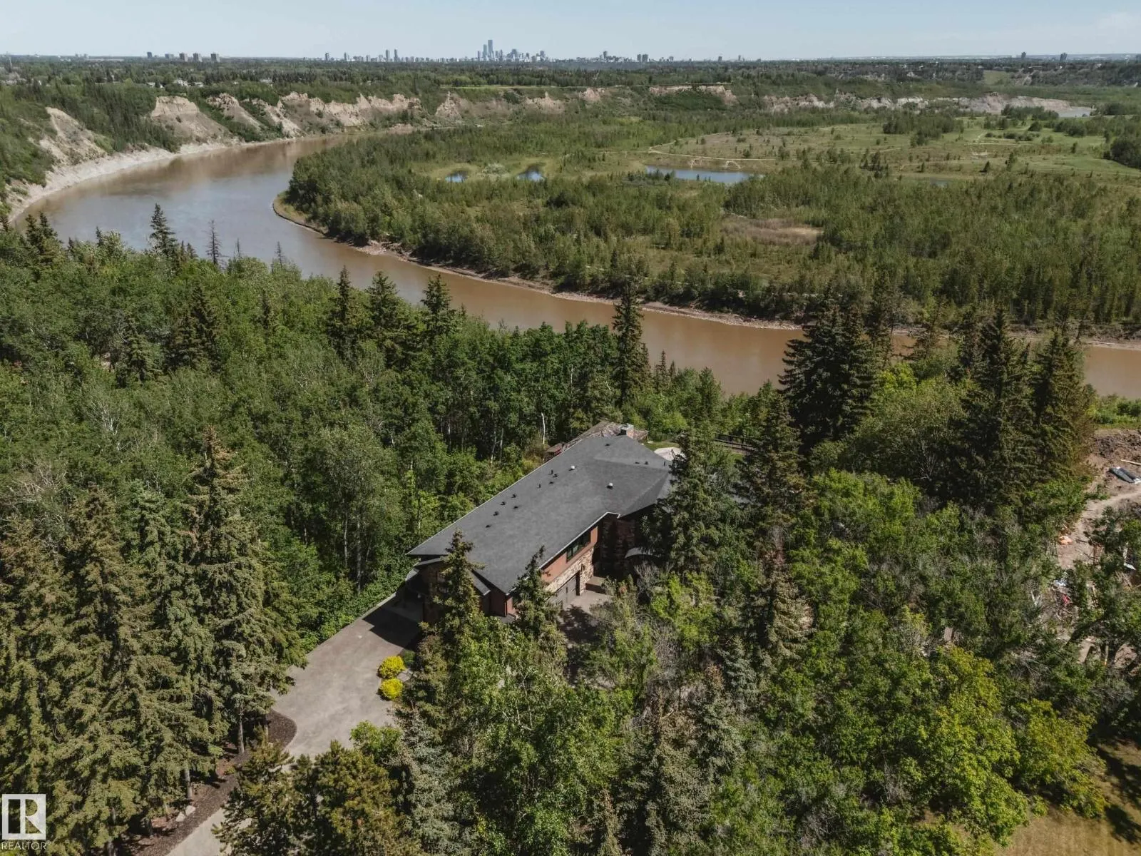 5 DONSDALE CR NW