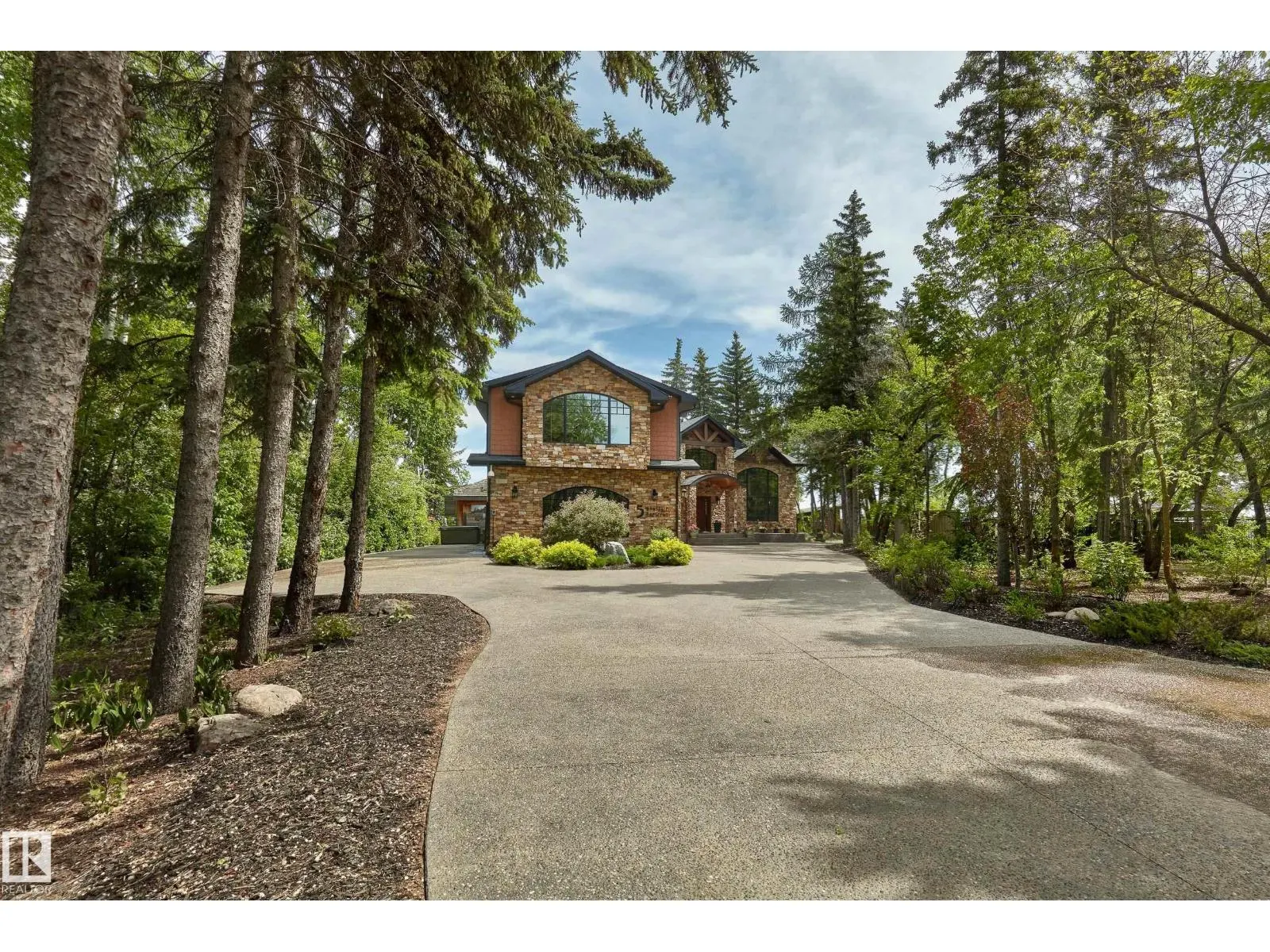 5 DONSDALE CR NW