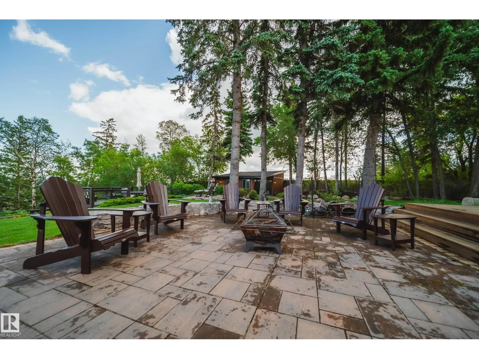 5 DONSDALE CR NW