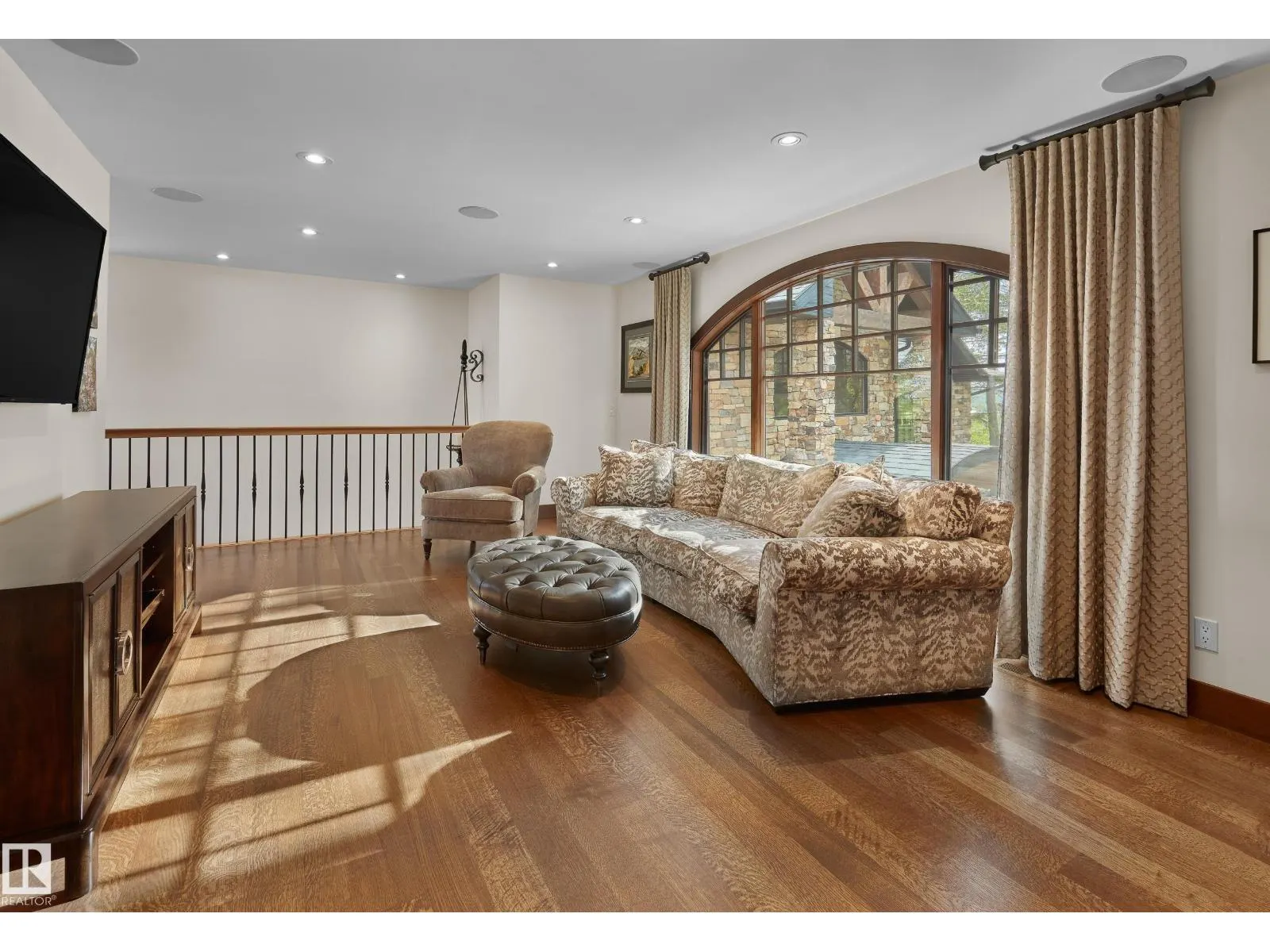 5 DONSDALE CR NW