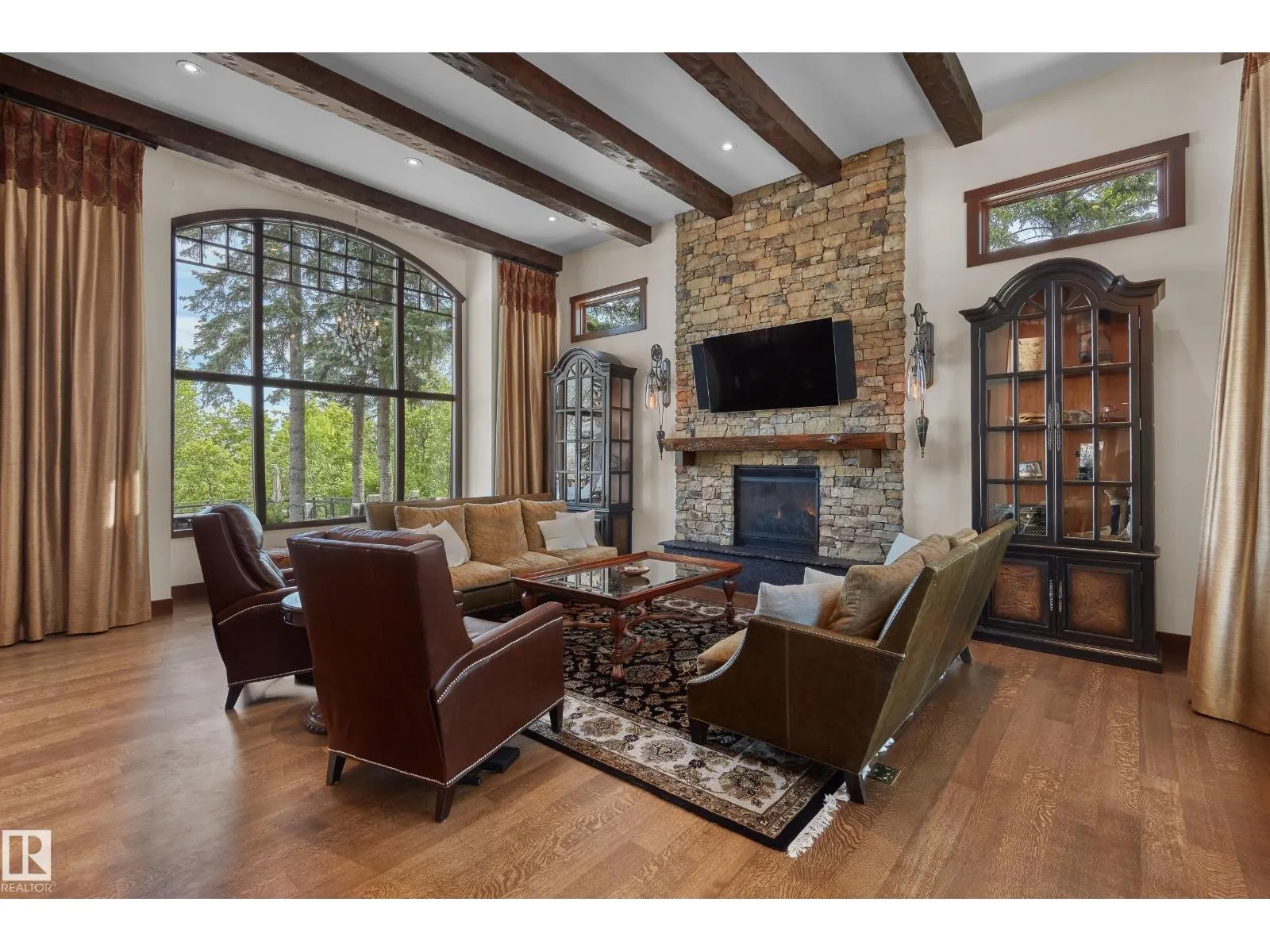 5 DONSDALE CR NW