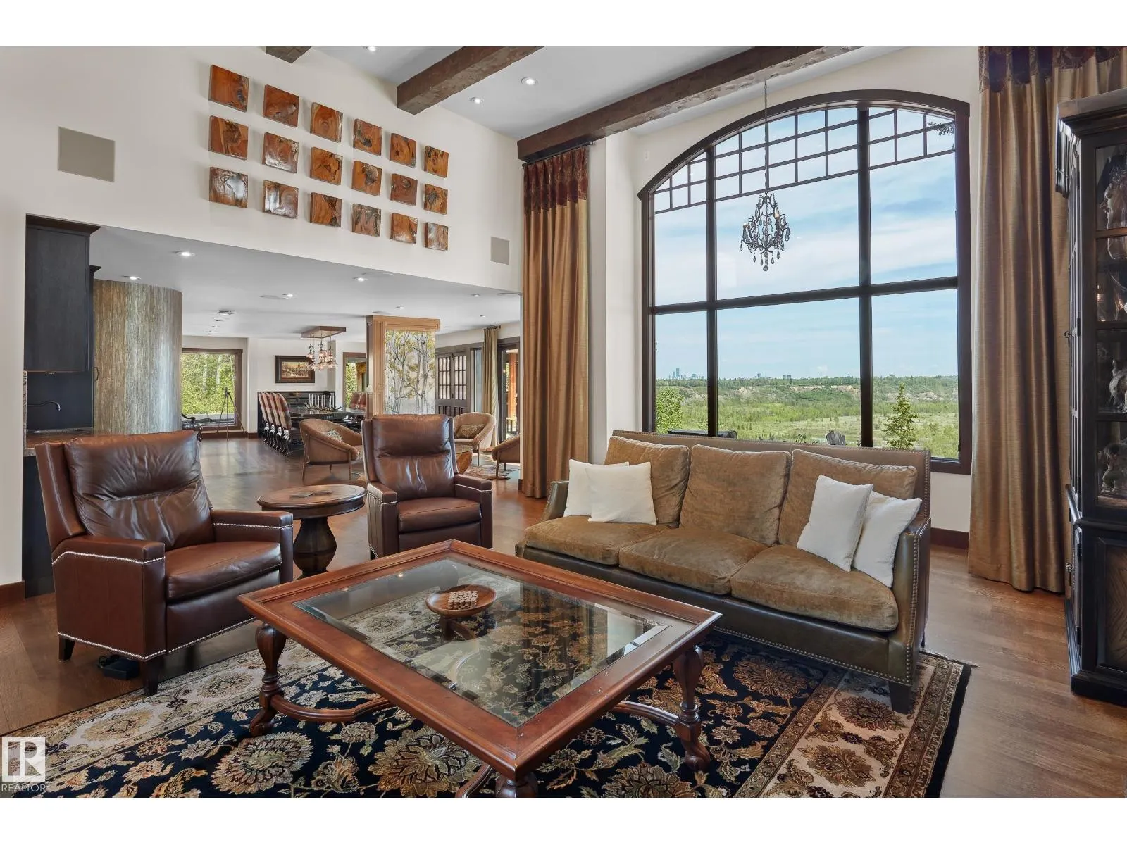 5 DONSDALE CR NW