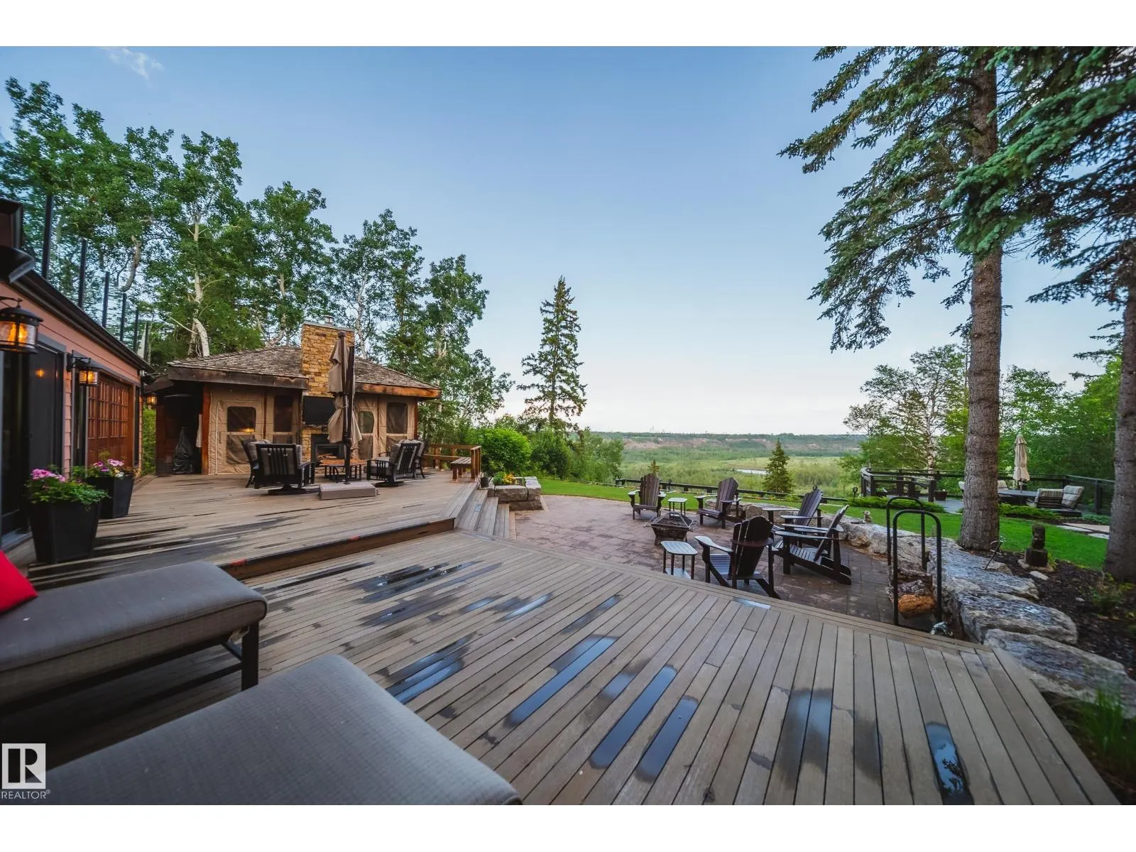 5 DONSDALE CR NW