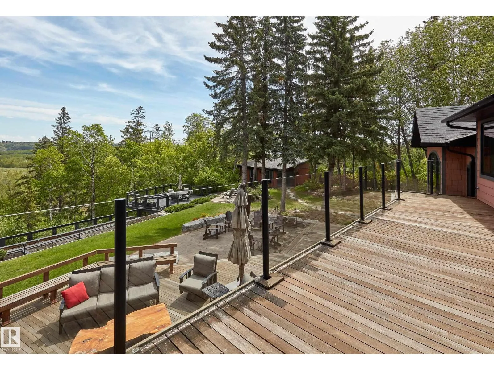 5 DONSDALE CR NW