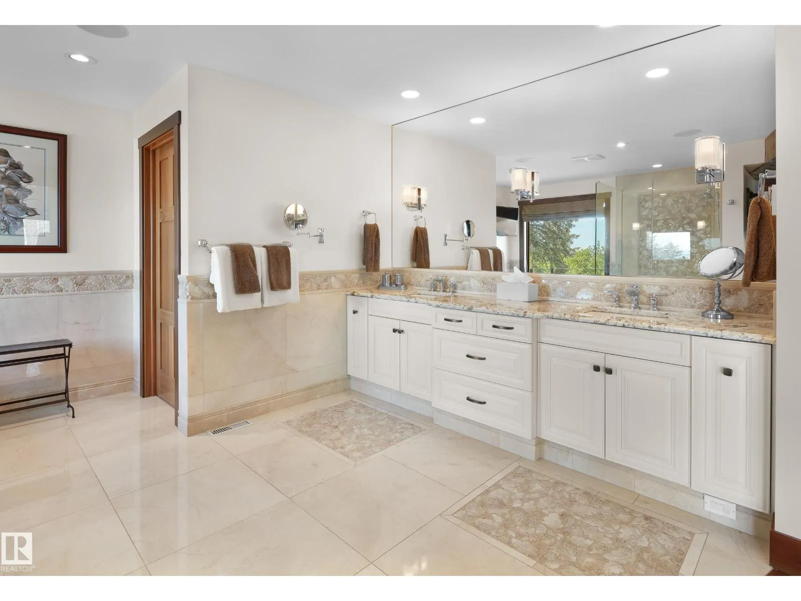5 DONSDALE CR NW