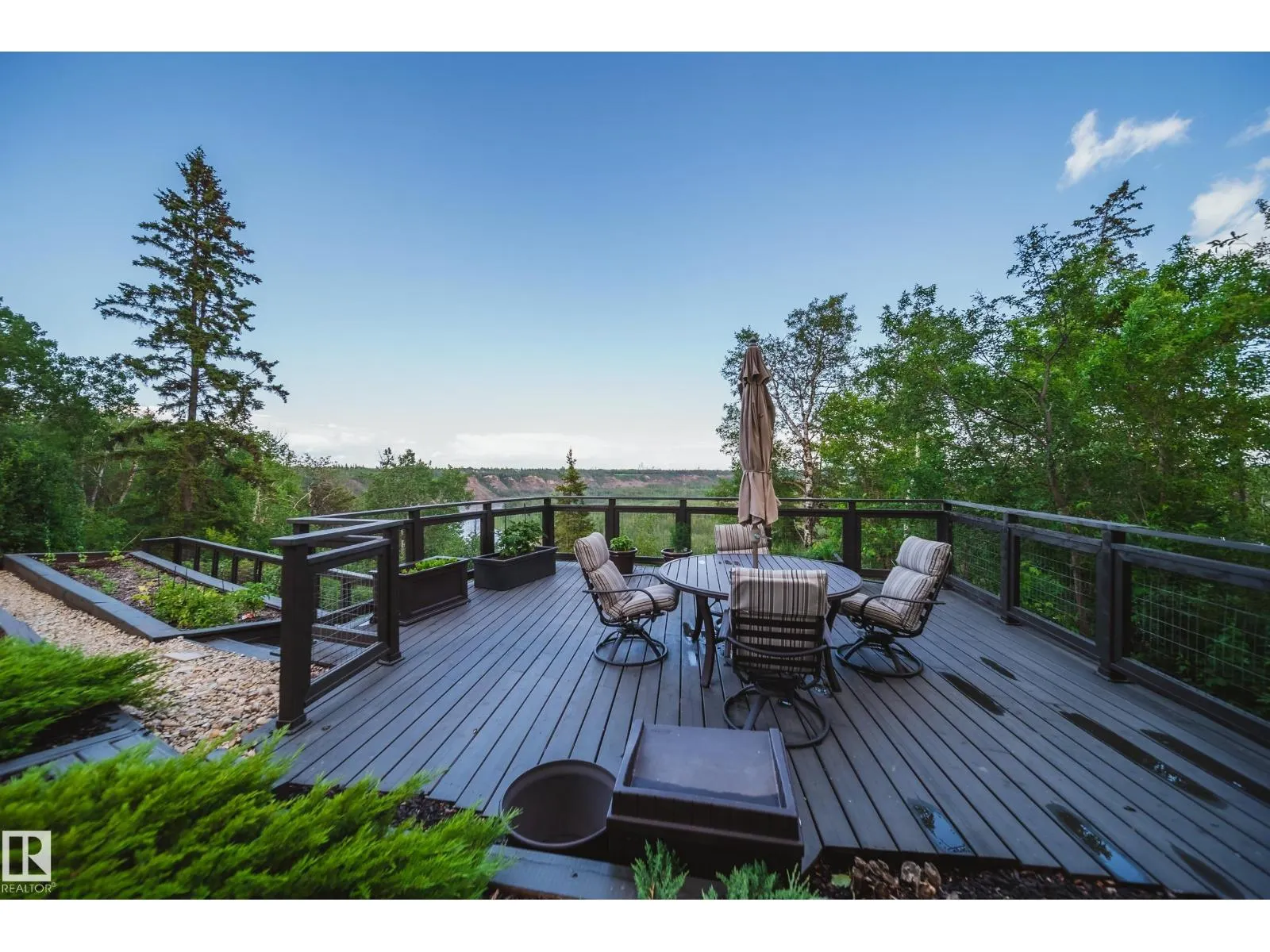 5 DONSDALE CR NW