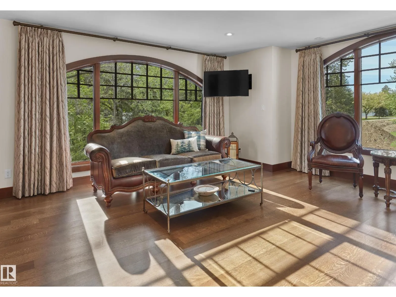 5 DONSDALE CR NW