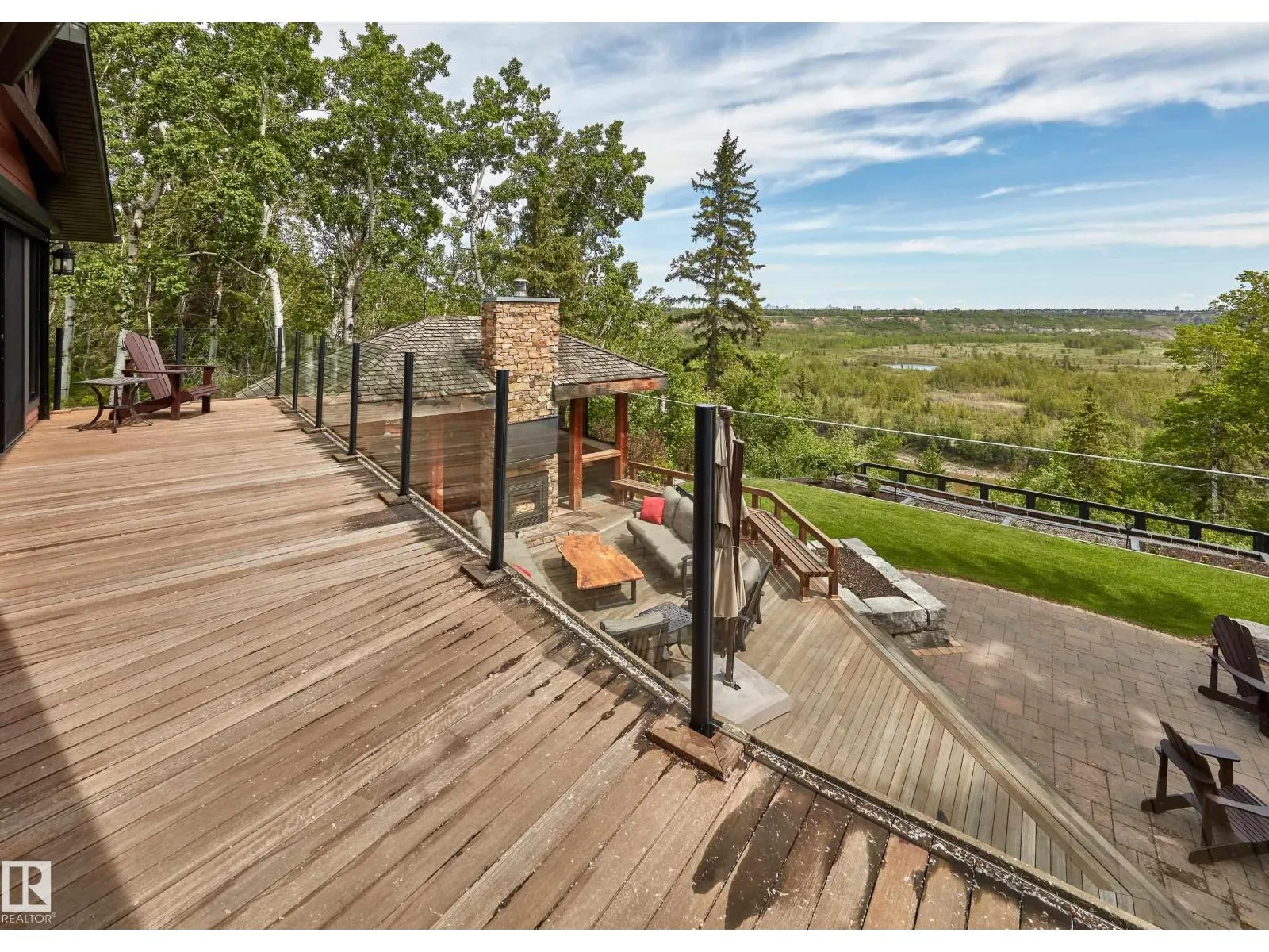 5 DONSDALE CR NW