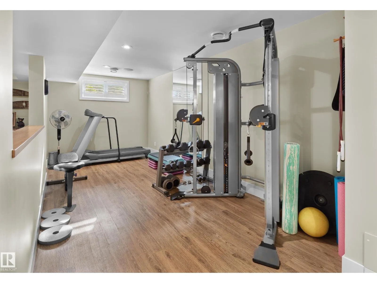 5 DONSDALE CR NW