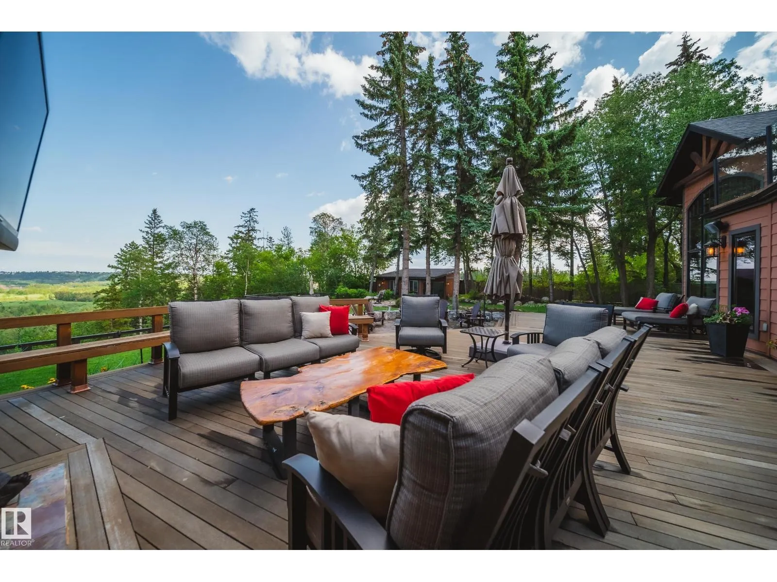 5 DONSDALE CR NW
